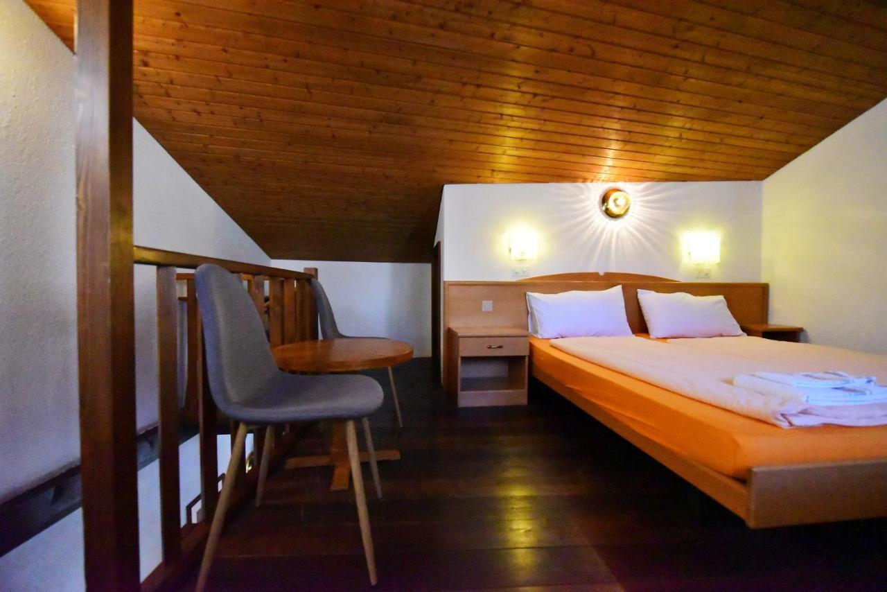 Hotel Pensione Serena Purasca Eksteriør bilde
